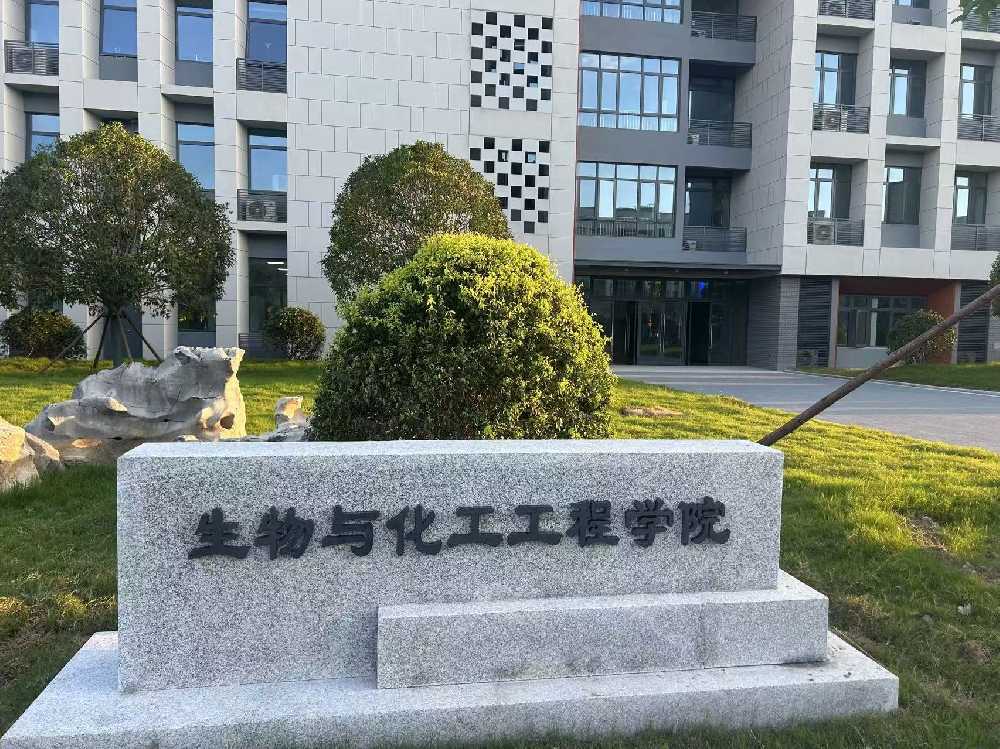 师宗县扬州职业大学体育场高杆灯项目